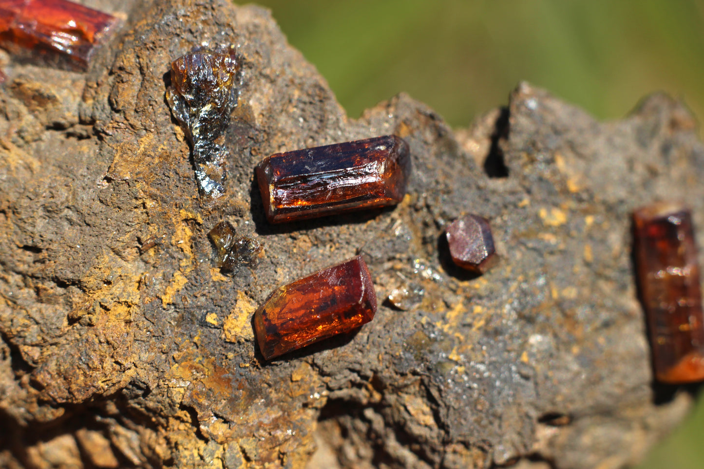 Vanadinite w/ Manganese Oxide