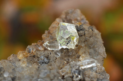 Quartz w/ Oil Inclusions, UV Reactive