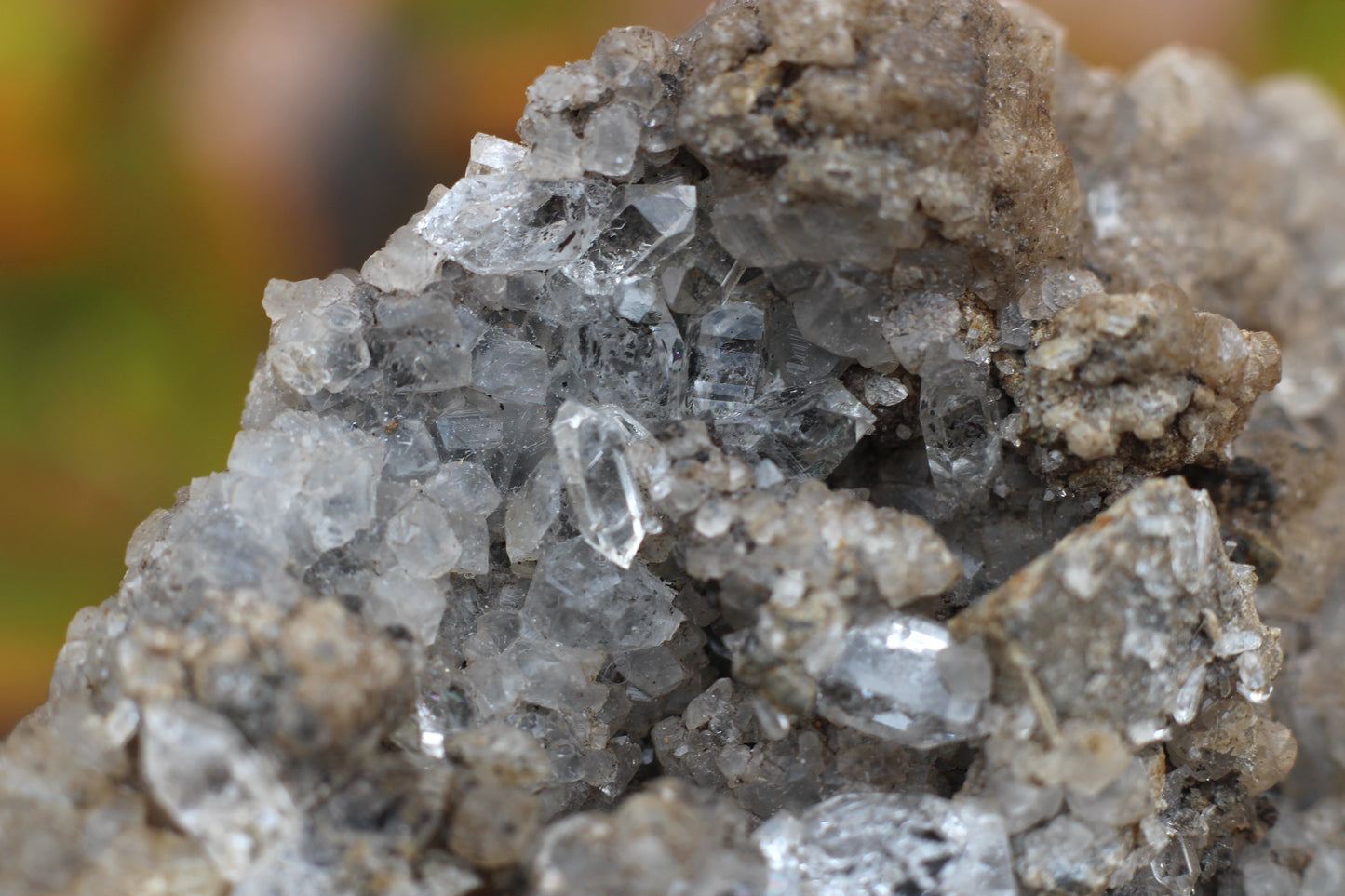 Quartz w/ Oil Inclusions, UV Reactive