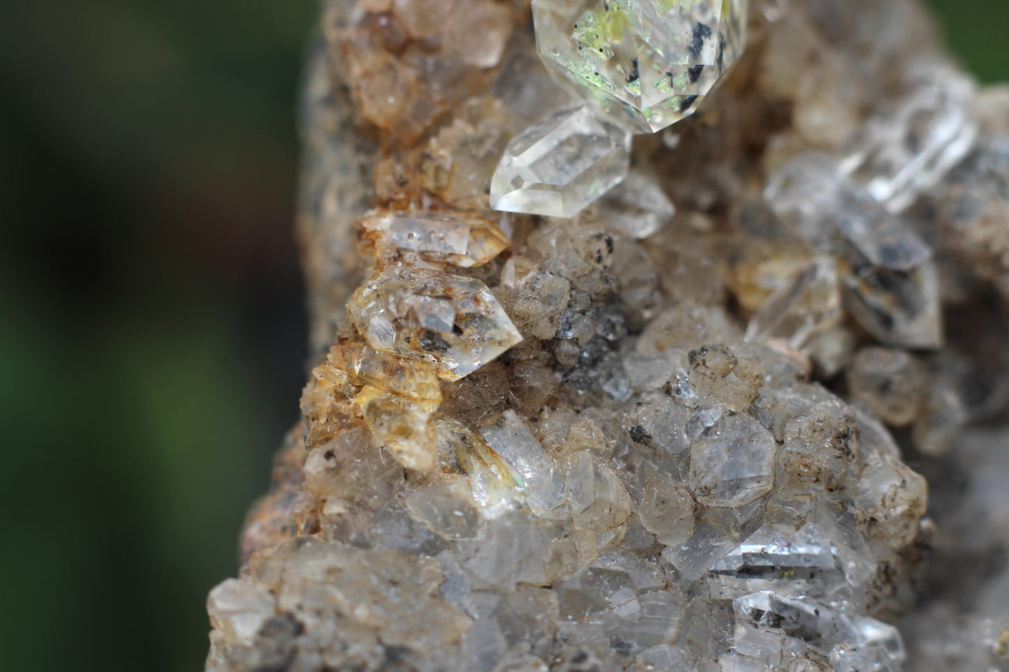 Quartz w/ Oil Inclusions, UV Reactive