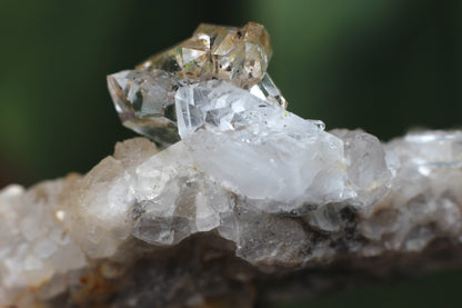 Quartz w/ Oil Inclusions, UV Reactive