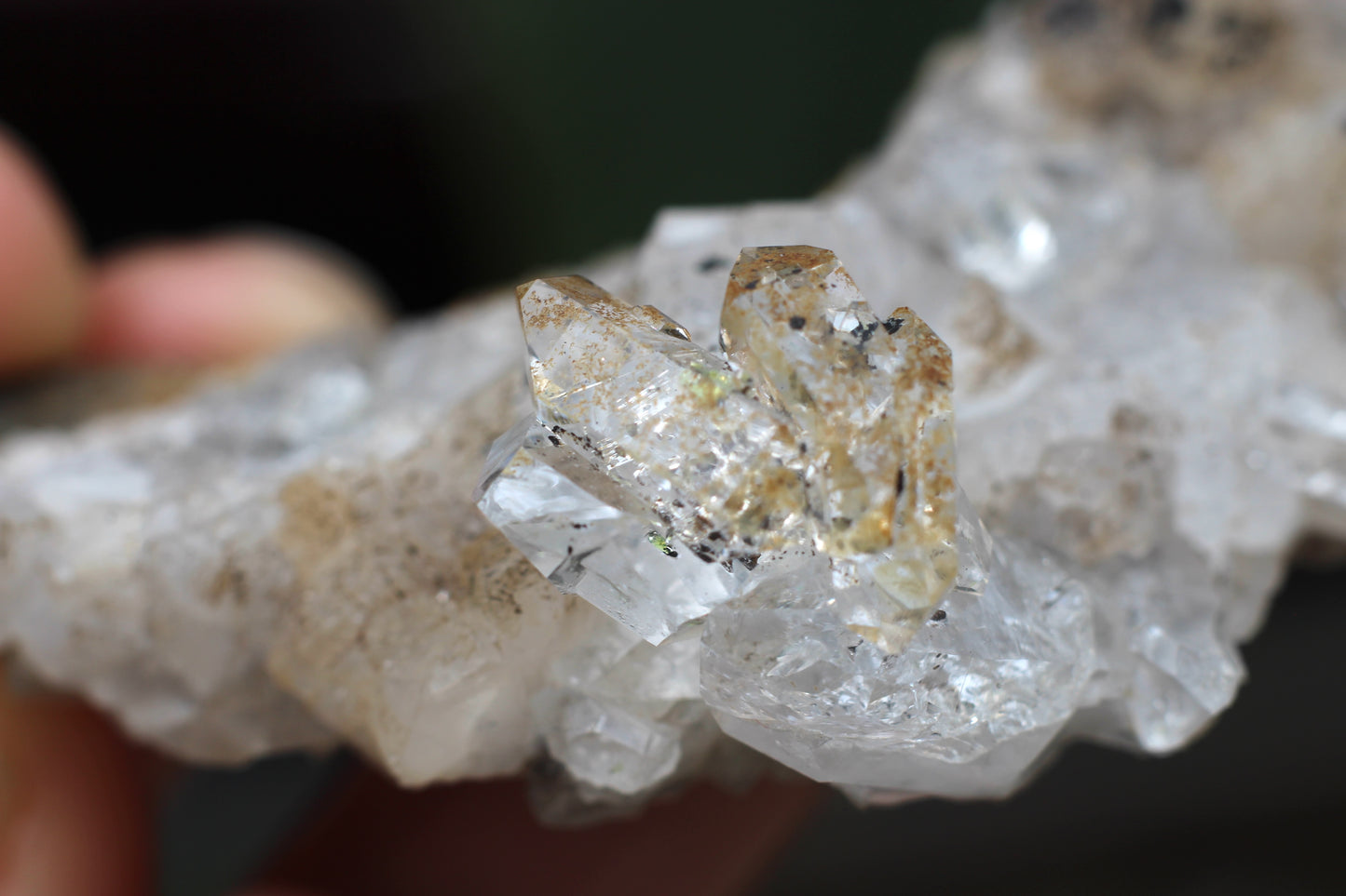 Quartz w/ Oil Inclusions, UV Reactive