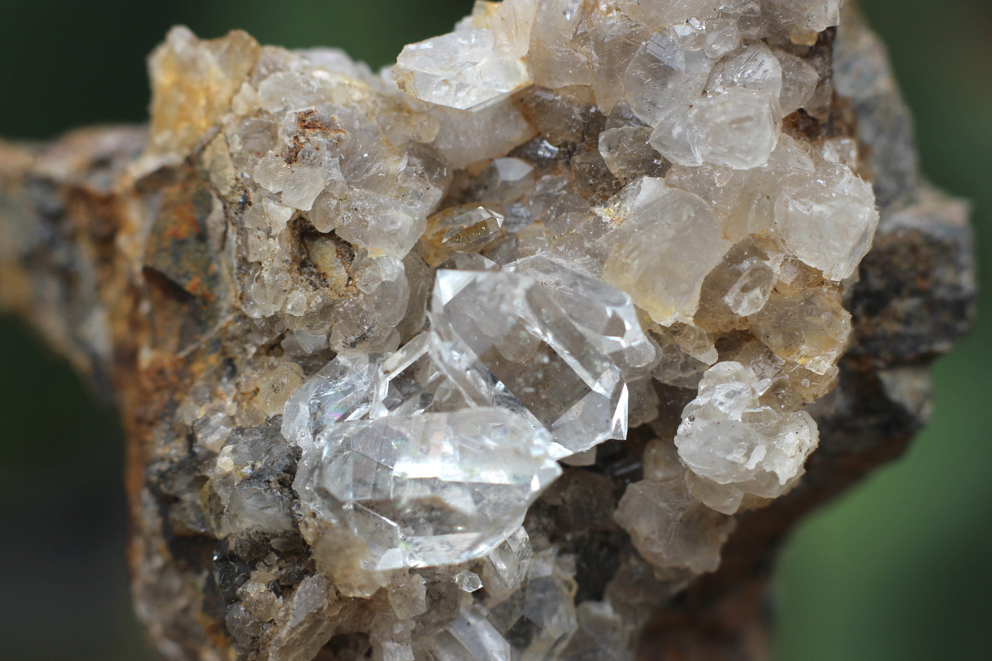 Quartz w/ Oil Inclusions, UV Reactive