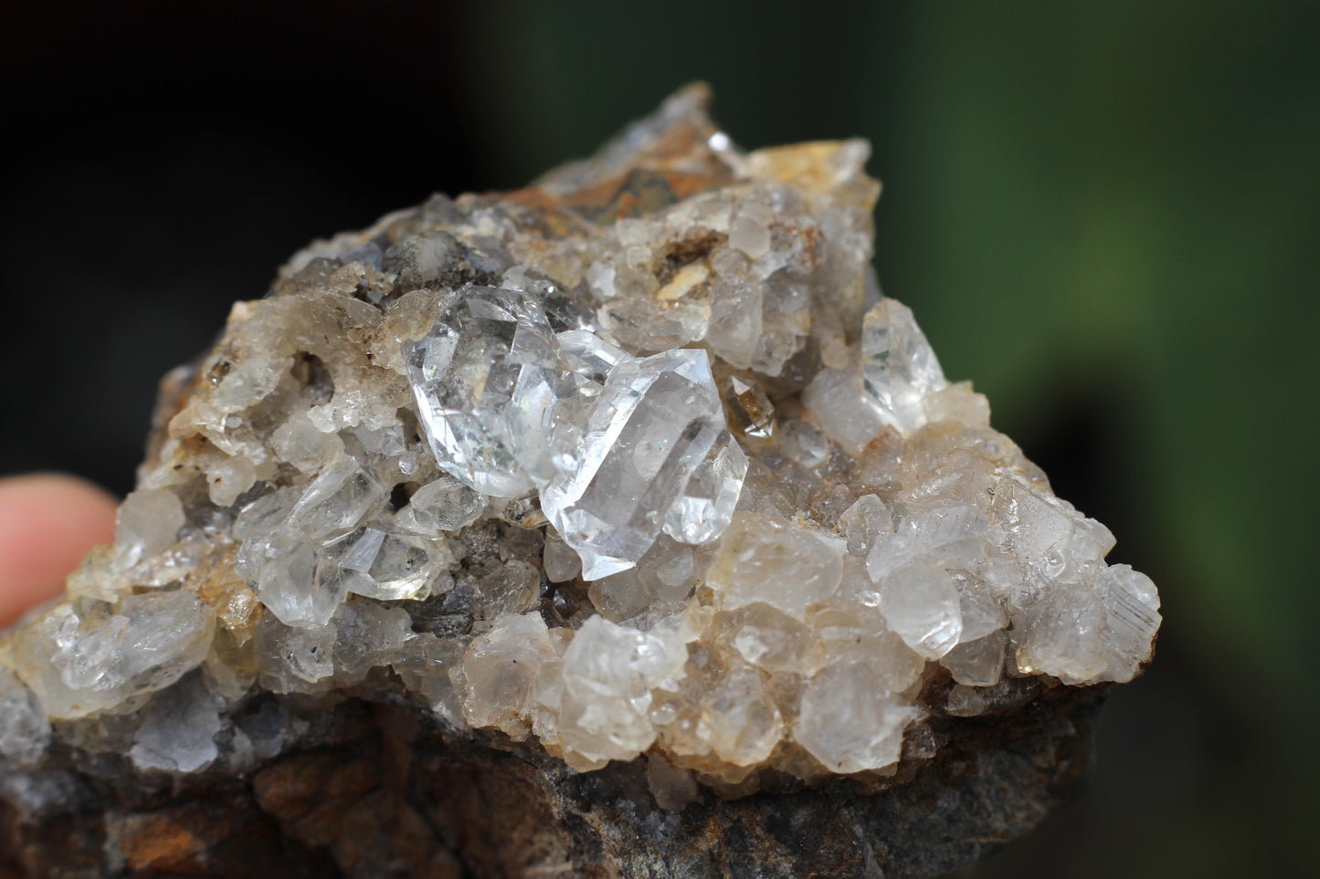 Quartz w/ Oil Inclusions, UV Reactive