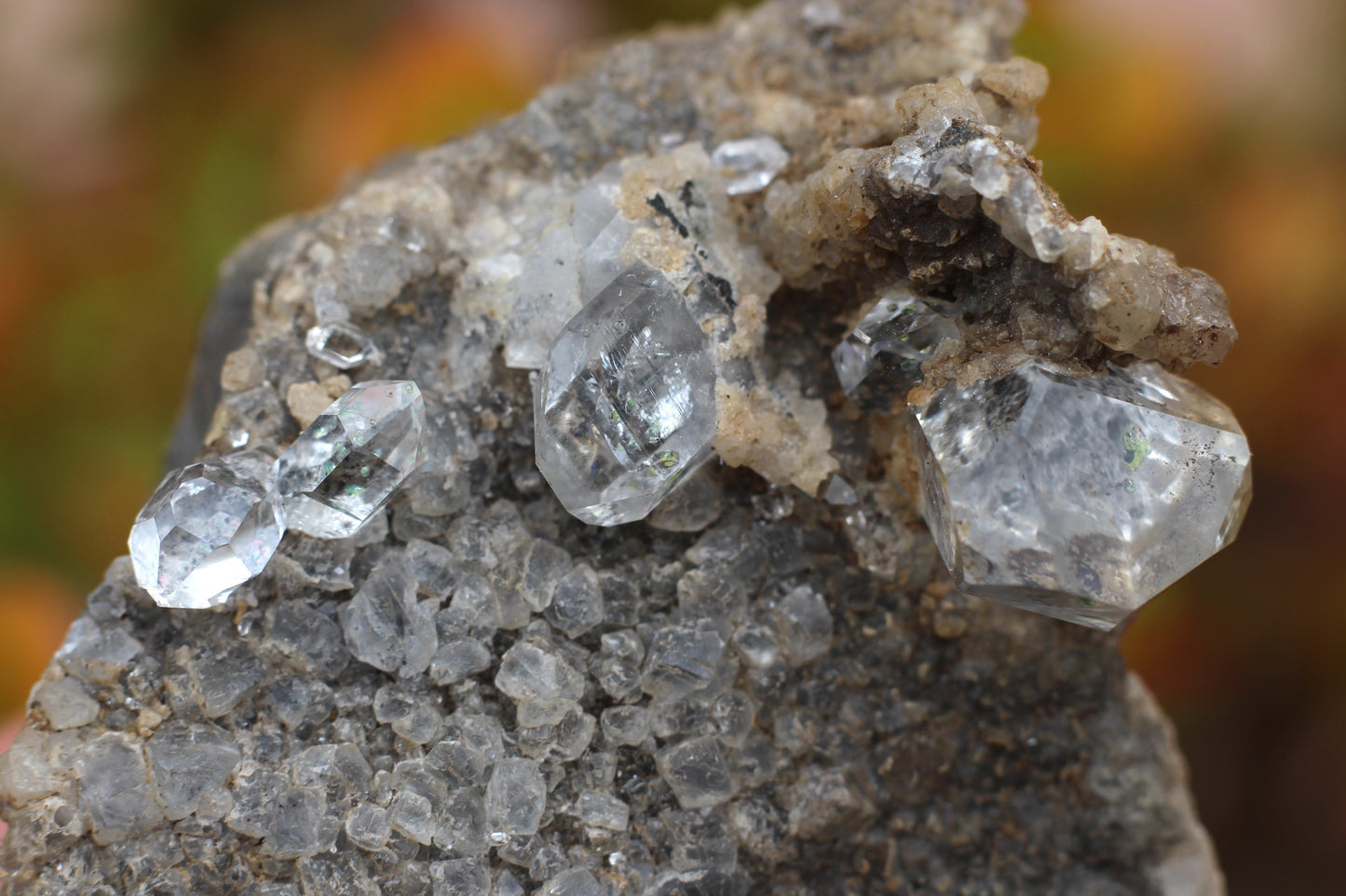 Quartz w/ Oil Inclusions, UV Reactive