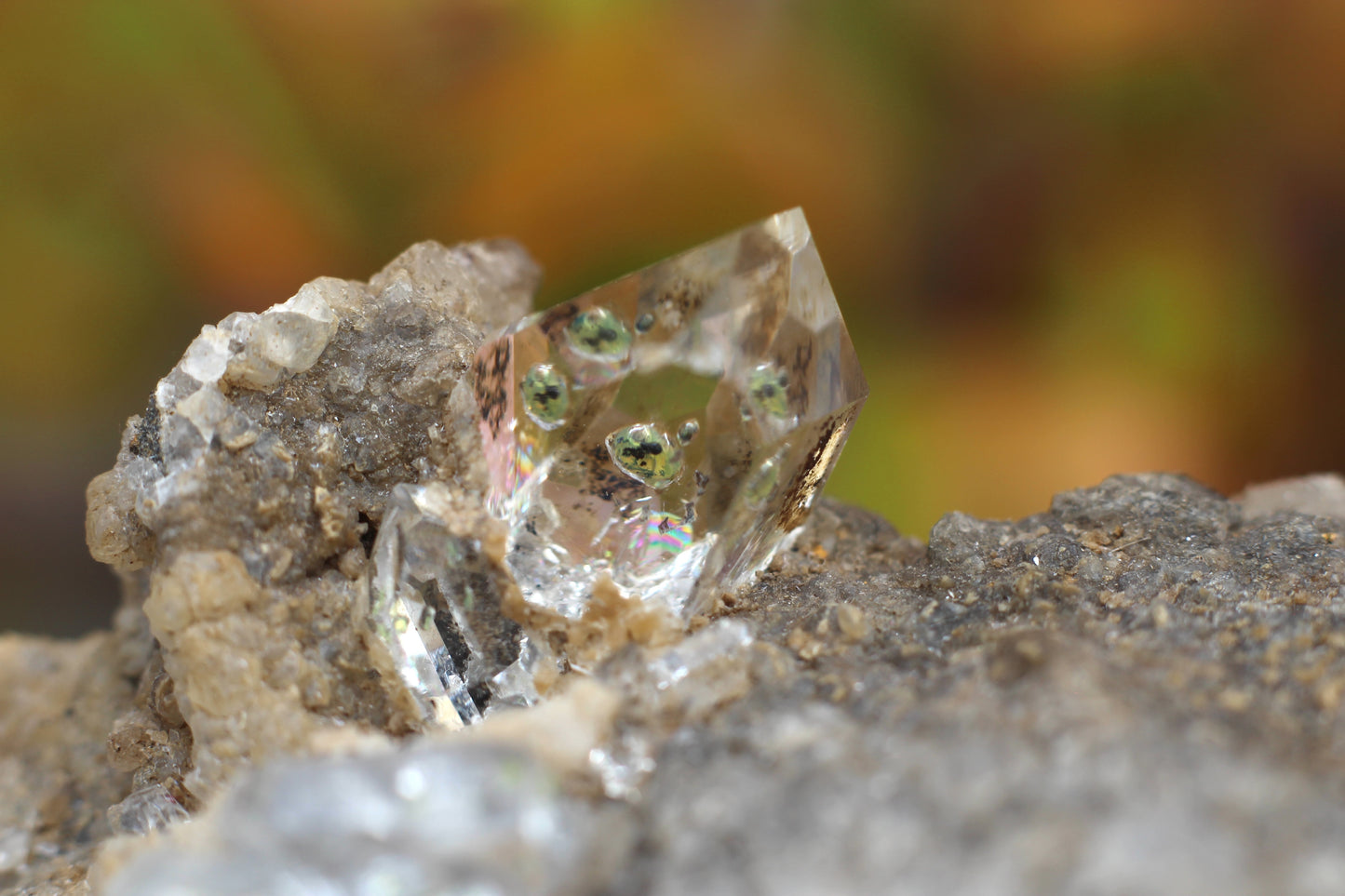 Quartz w/ Oil Inclusions, UV Reactive