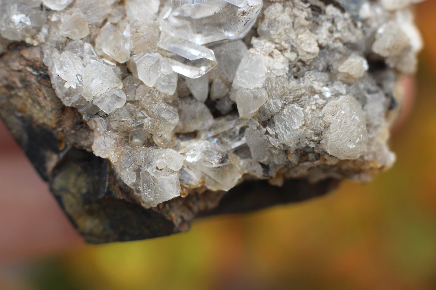 Quartz w/ Oil Inclusions, UV Reactive