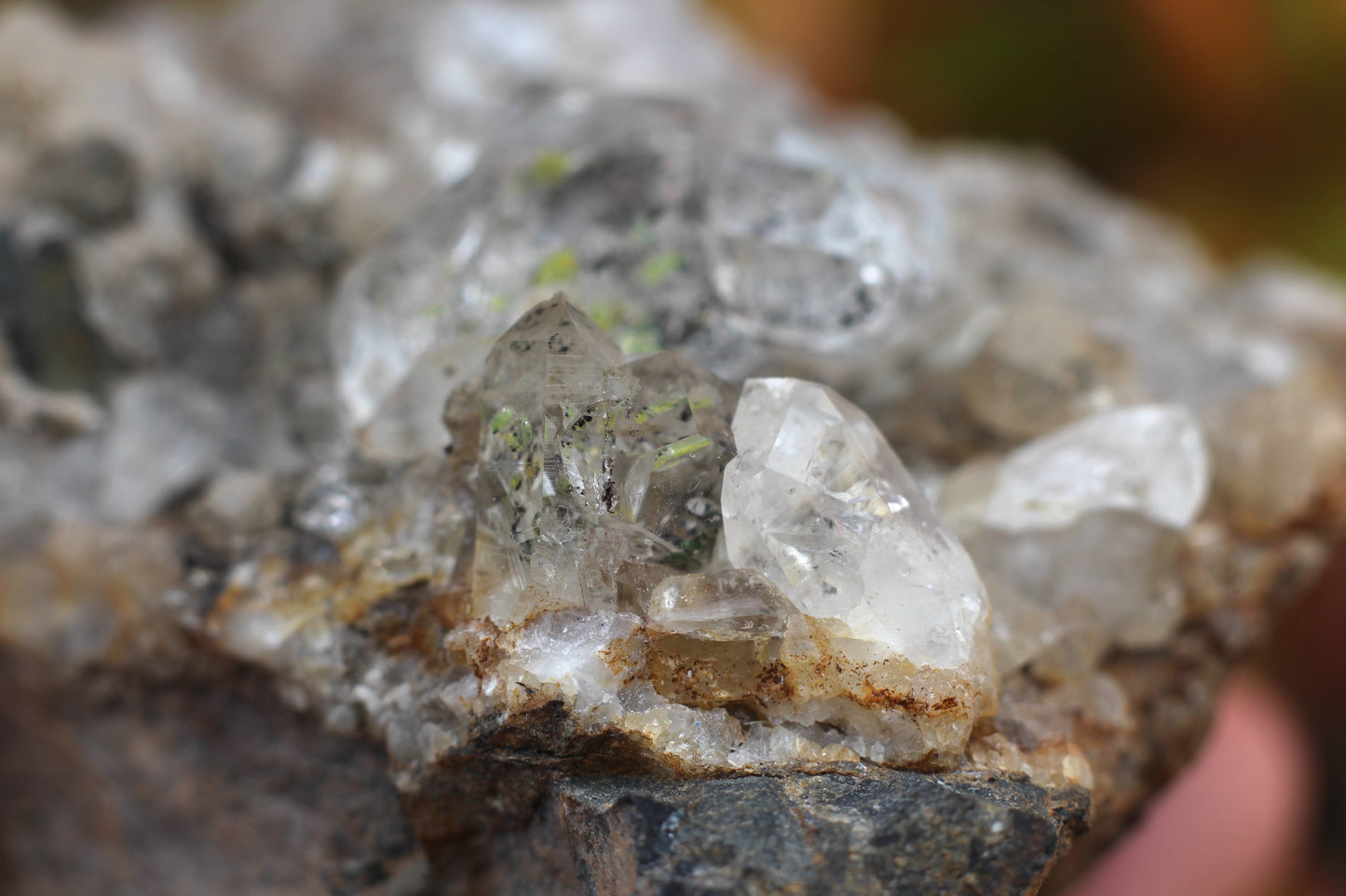 Quartz w/ Oil Inclusions, UV Reactive