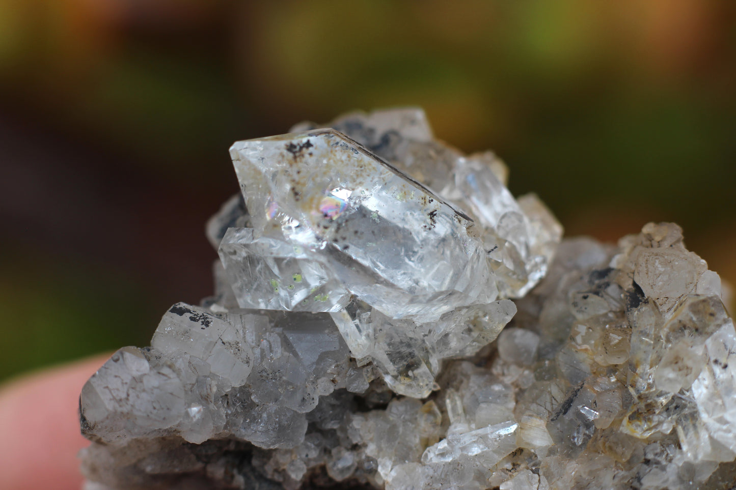 Quartz w/ Oil Inclusions, UV Reactive