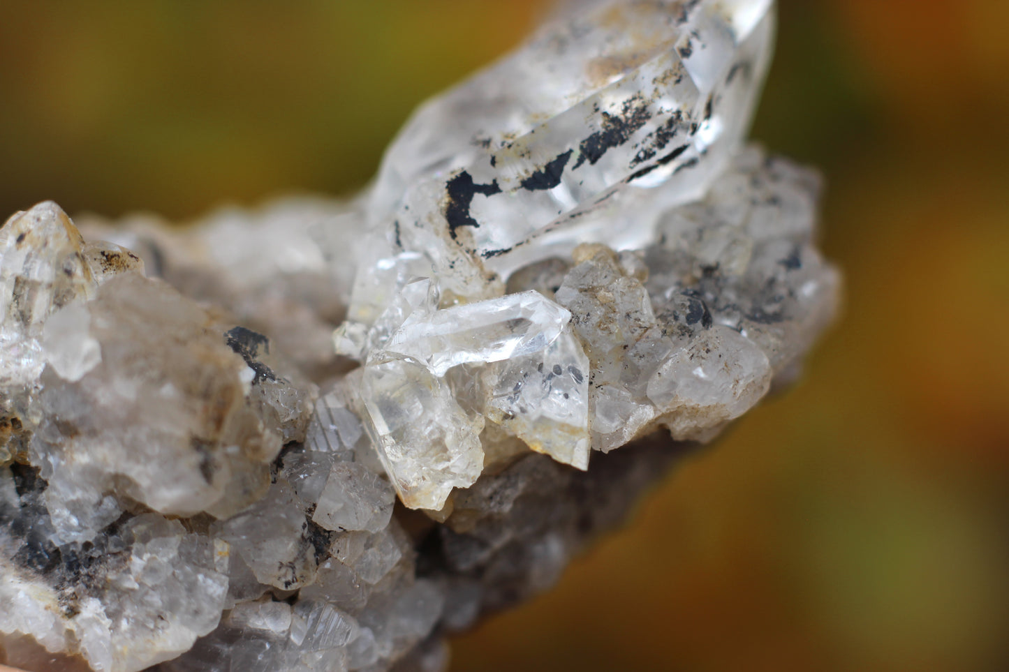 Quartz w/ Oil Inclusions, UV Reactive