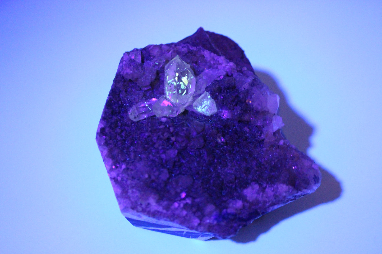 Quartz w/ Oil Inclusions, UV Reactive