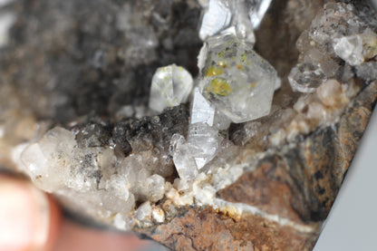 Quartz w/ Oil Inclusions, UV Reactive