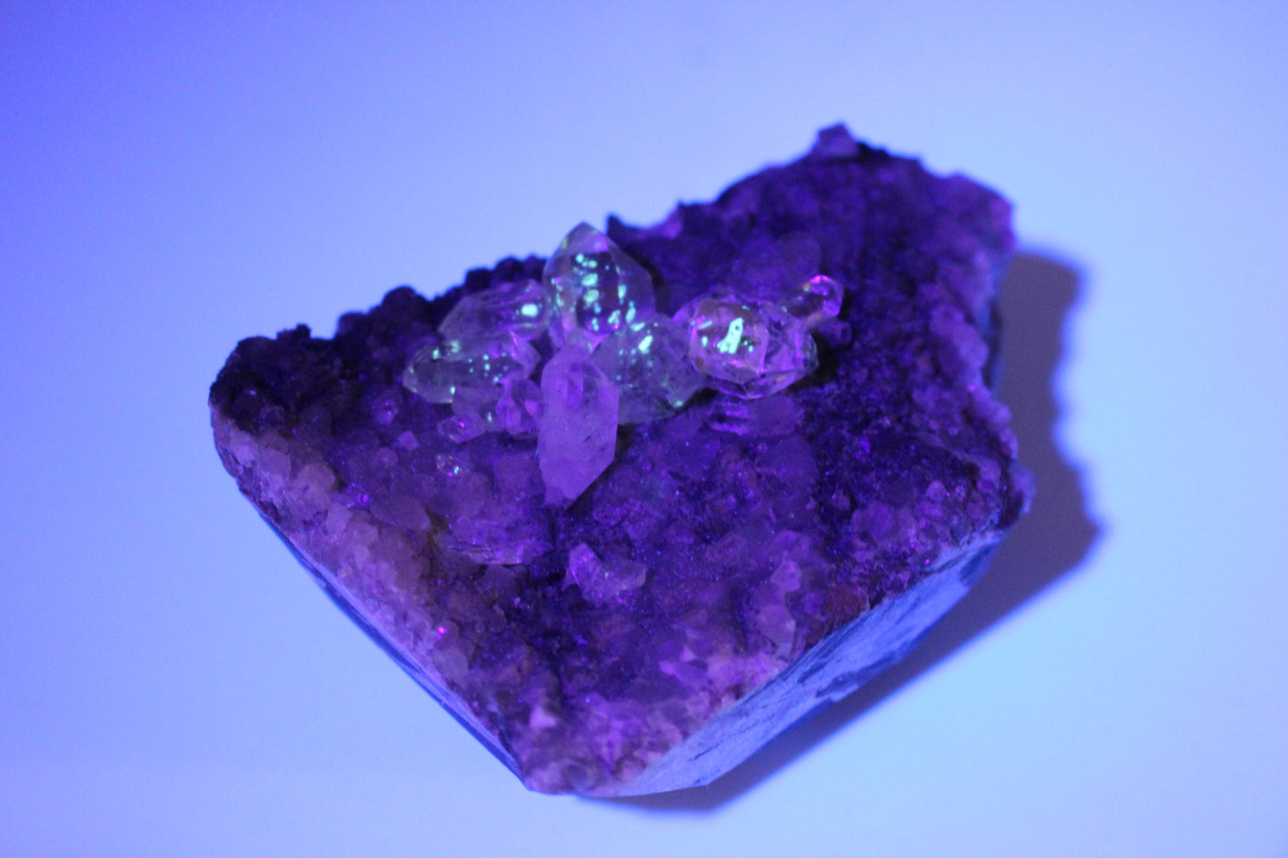 Quartz w/ Oil Inclusions, UV Reactive