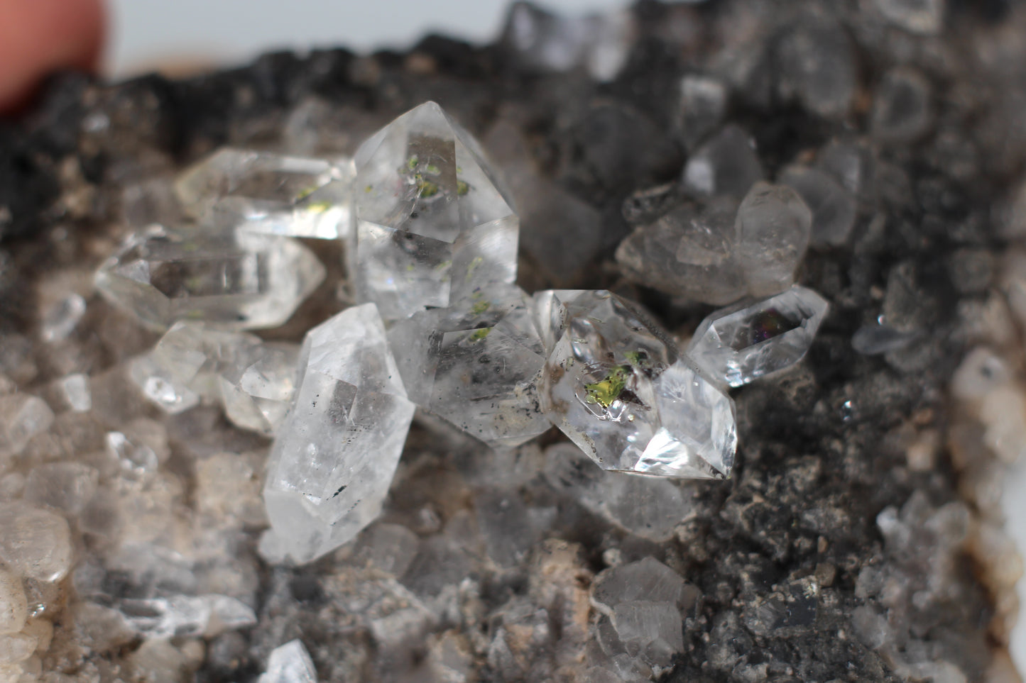 Quartz w/ Oil Inclusions, UV Reactive