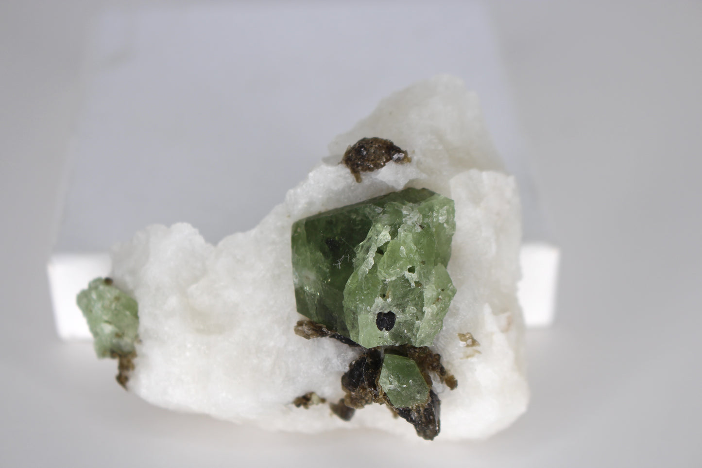 Diopside on Quartz w/ Mica