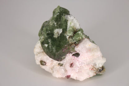 Diopside on Quartz w/ Mica