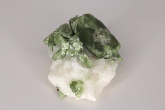 Diopside on Quartz w/ Mica