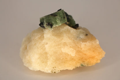 Diopside on Quartz w/ Mica